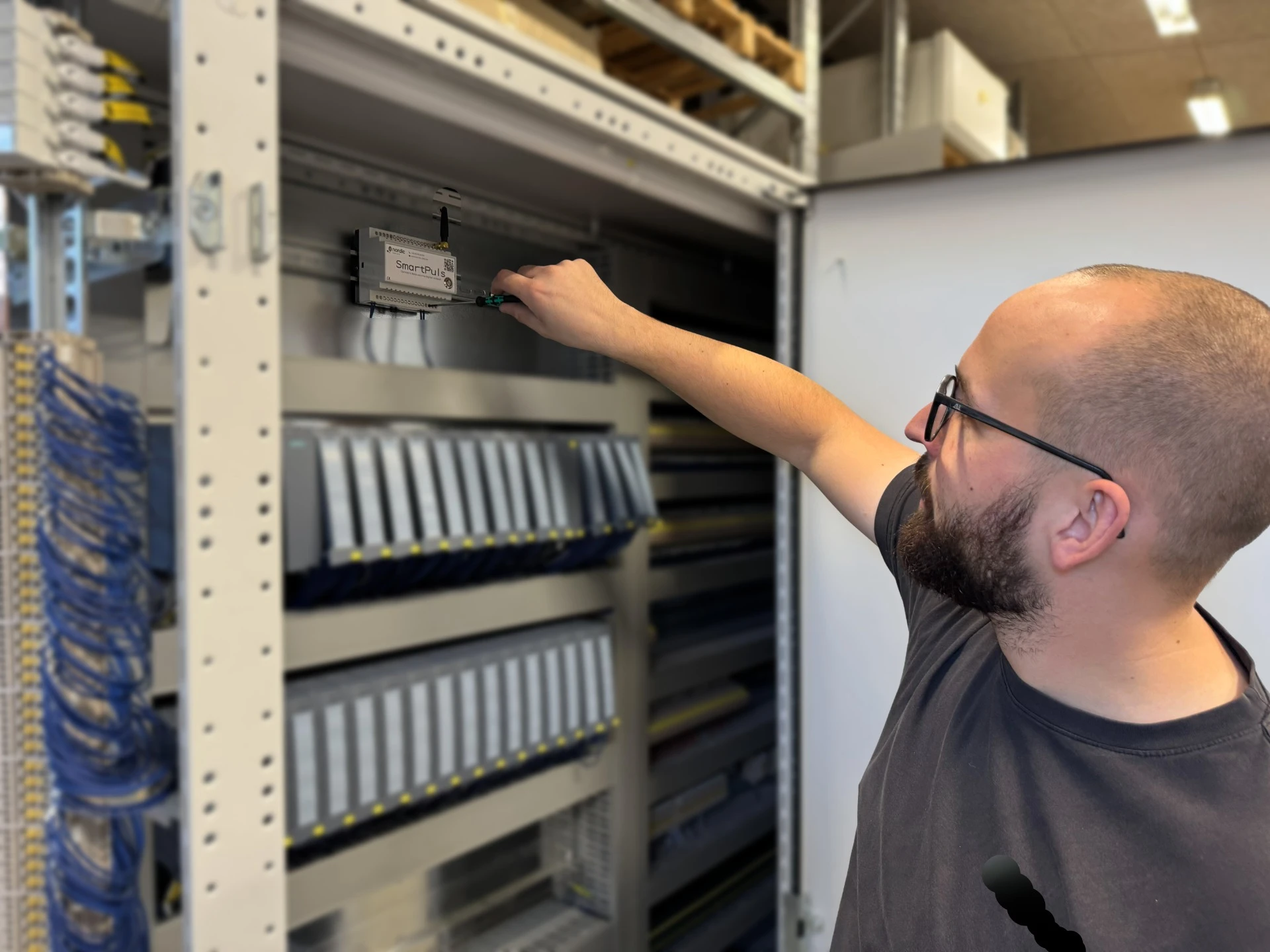 Installation of SmartPuls on a DIN rail inside an electrical panel